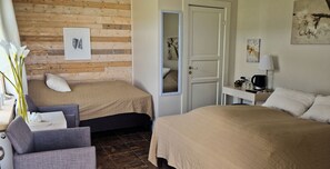 Single Room, Private Bathroom | Individually decorated, individually furnished, cribs/infant beds - Hraunsnef Countryhotel (Borgarbyggd)