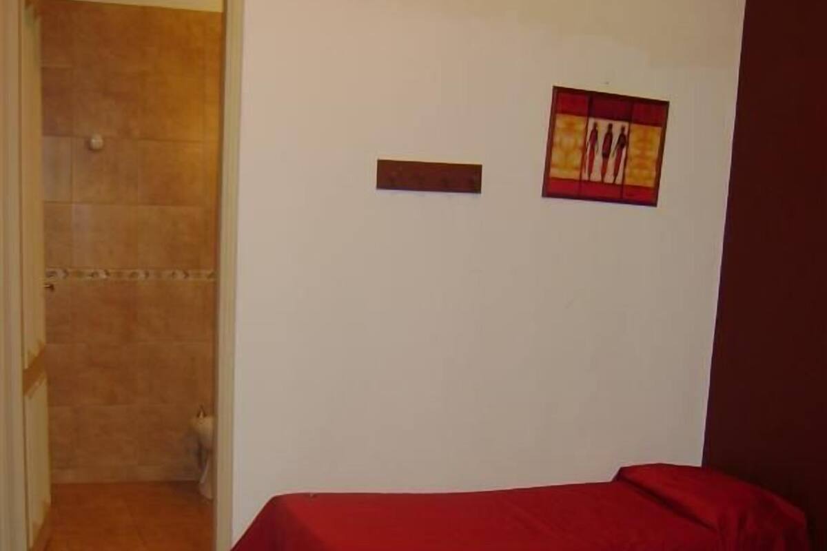 In-room safe, WiFi (free)