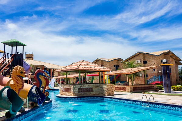 Outdoor pool, an infinity pool