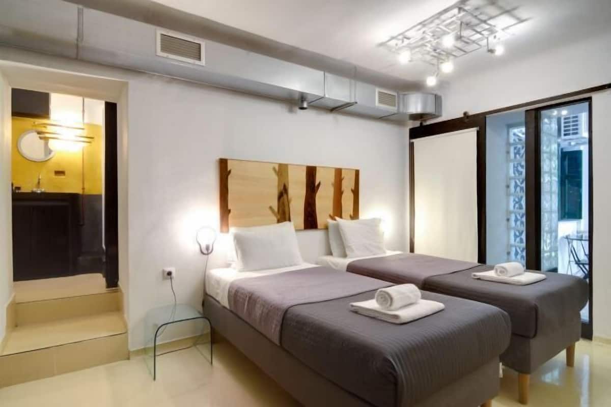 1 bedroom, in-room safe, individually decorated, individually furnished