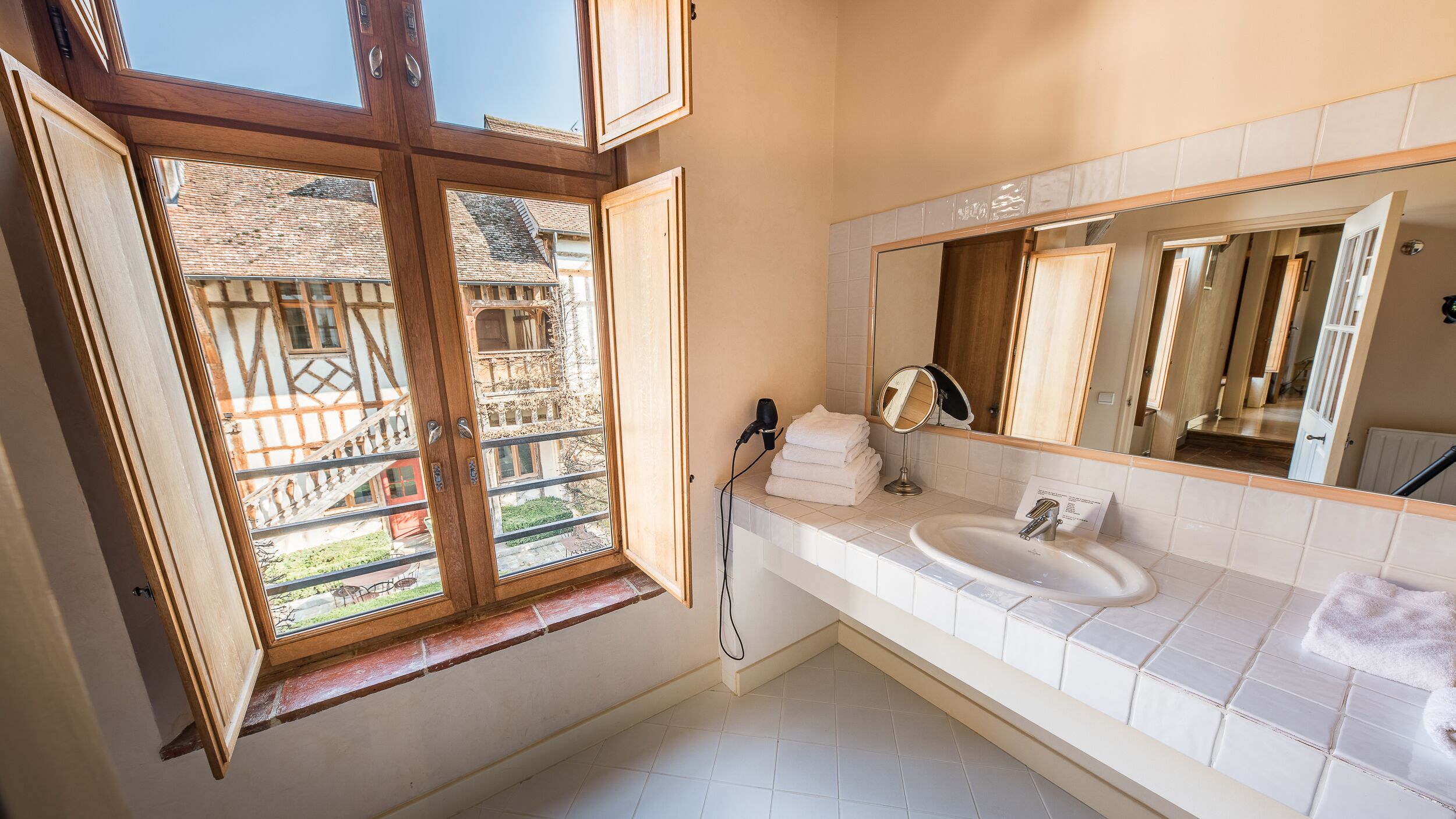 junior suite | bathroom | bathtub, deep-soaking bathtub, free toiletries, hair dryer