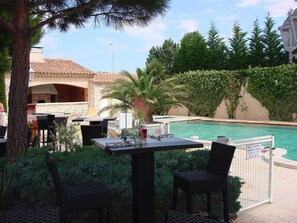 Terrace/patio - Hôtel Lou Mistralou (Saint-Andiol)