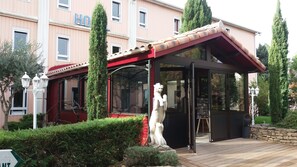 Interior entrance - Hôtel Lou Mistralou (Saint-Andiol)