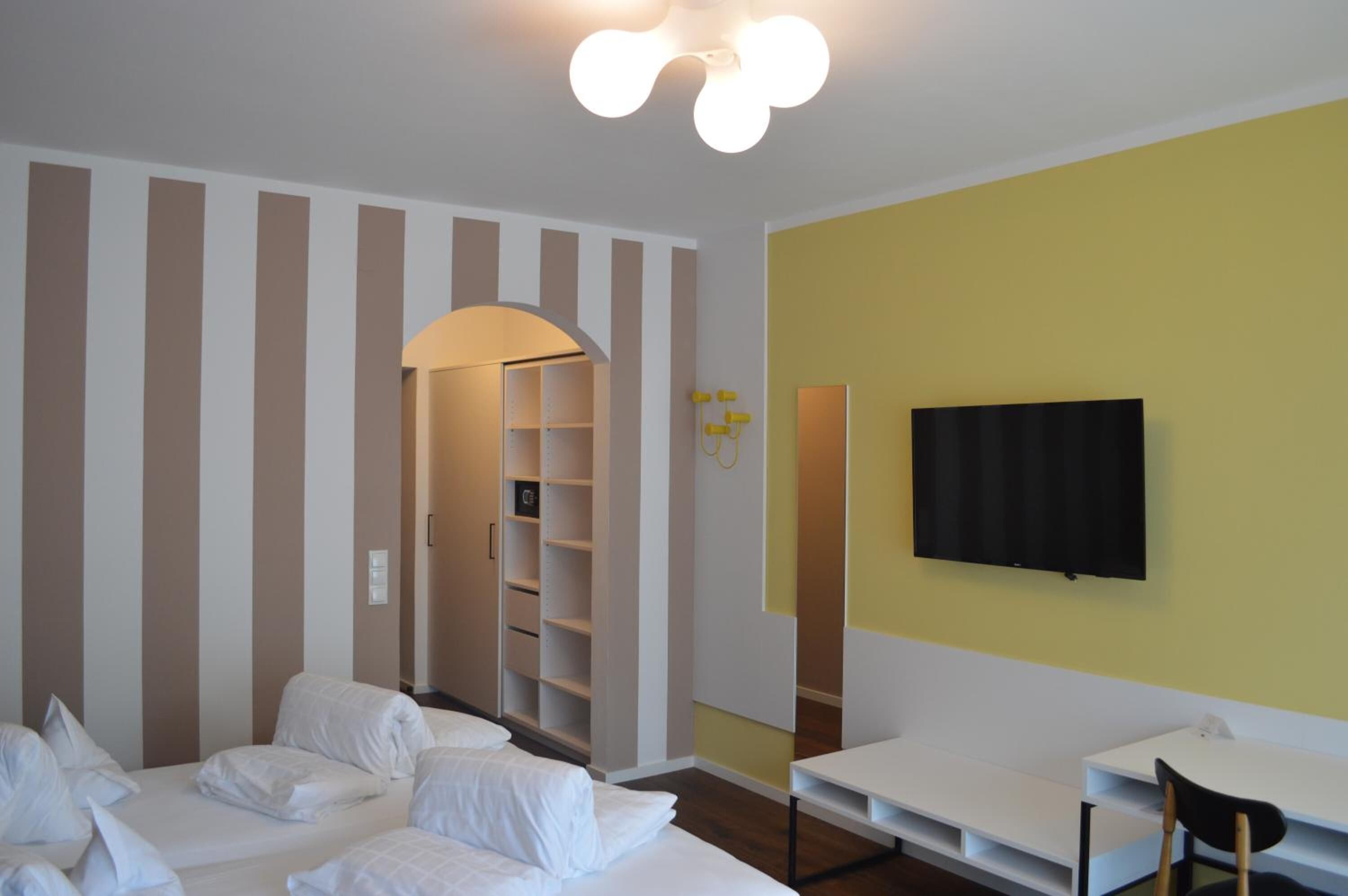 1 bedroom, premium bedding, pillow-top beds, desk