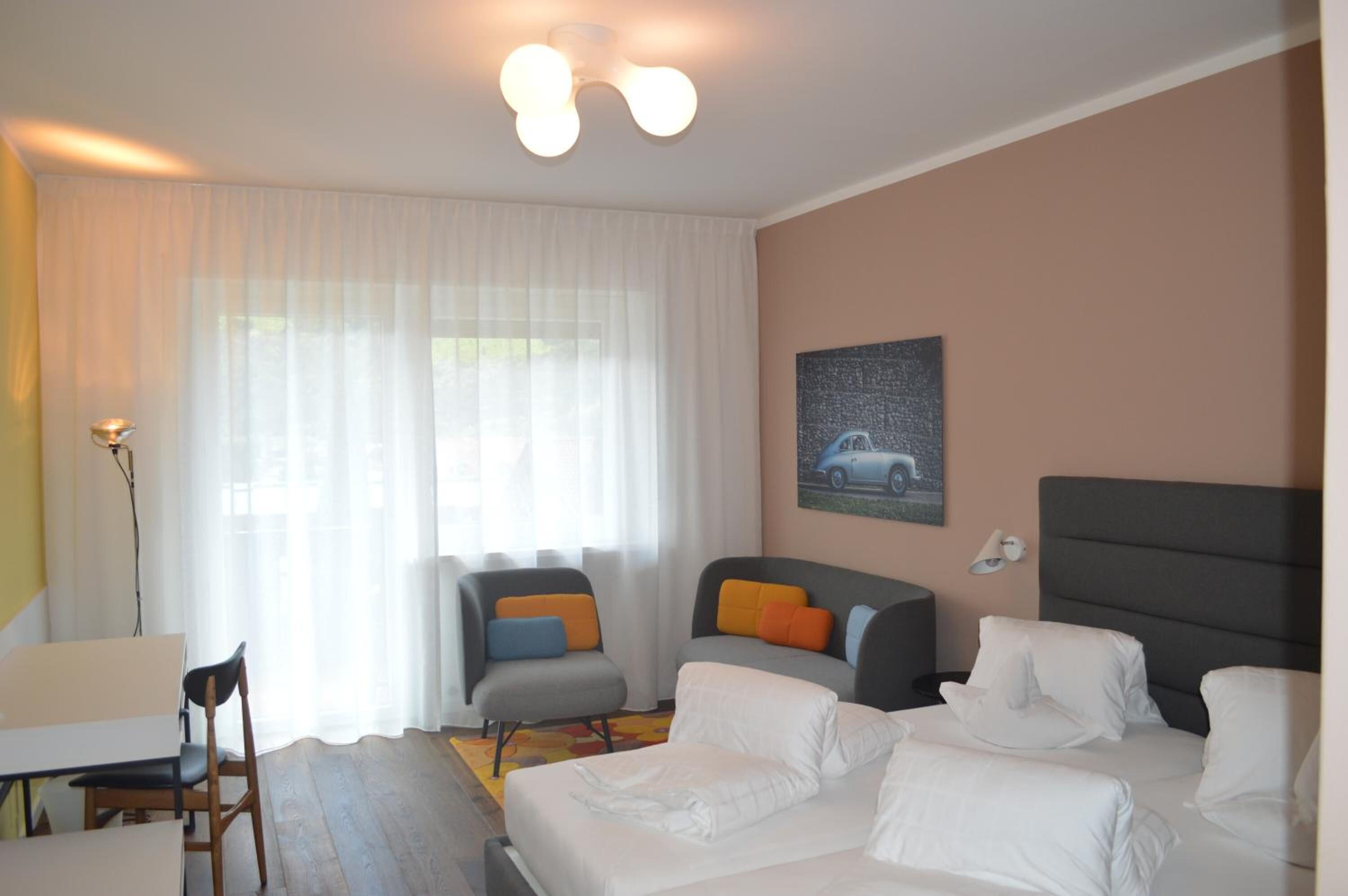 1 bedroom, premium bedding, pillow-top beds, desk