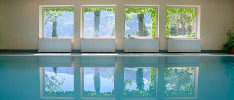 Indoor pool, sun loungers