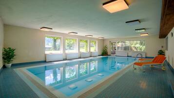 Innenpool, Liegestühle