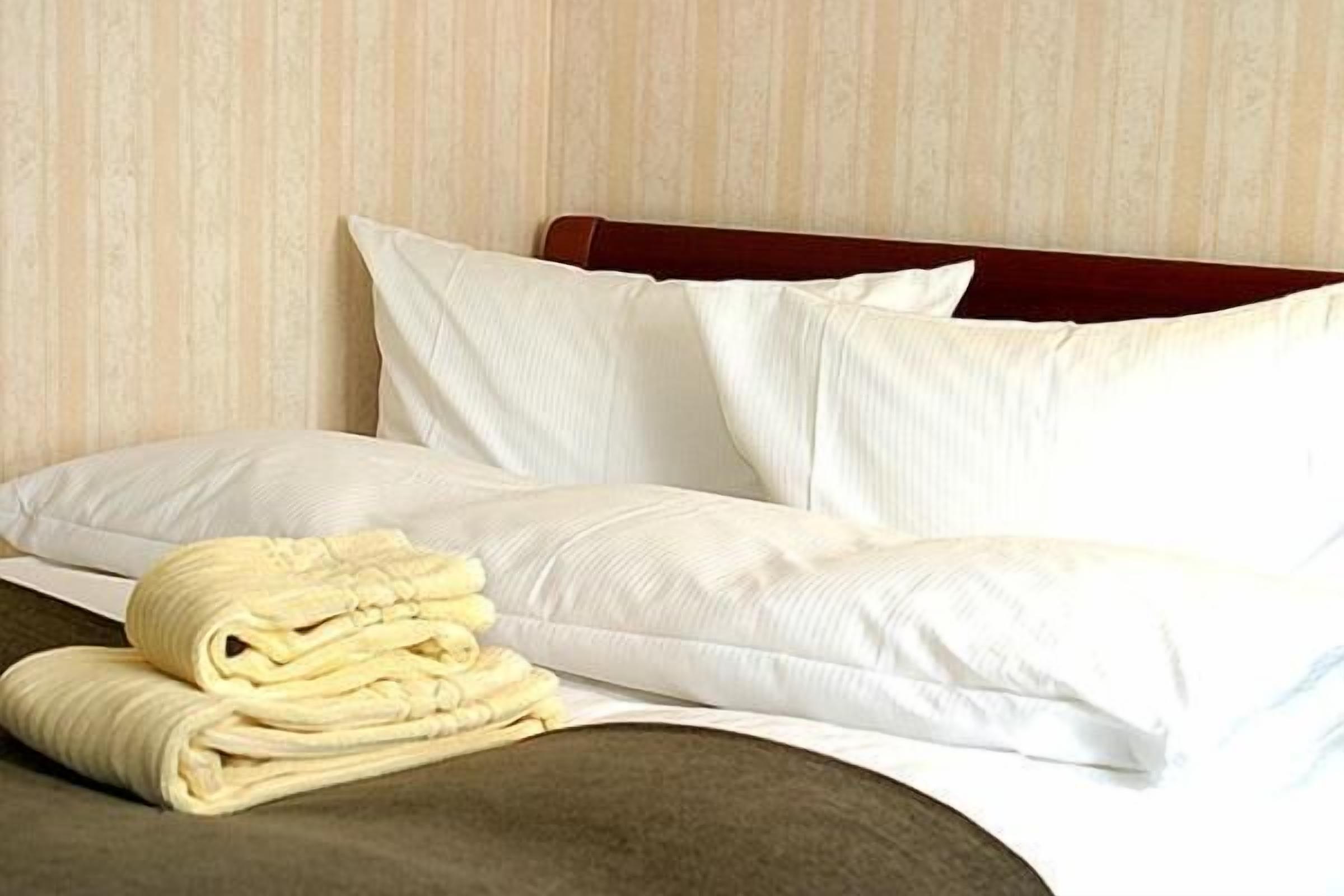 premium bedding, pillow-top beds, minibar, in-room safe