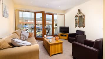 Family Apartment, 2 Bedrooms, Marina View | 2 bedrooms, iron/ironing board, free WiFi, bed sheets