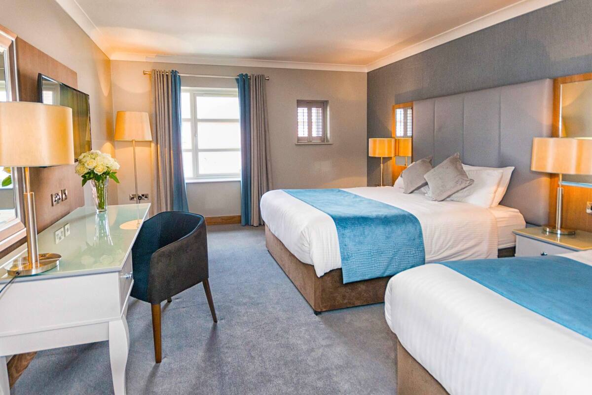 In-room safe, desk, iron/ironing board, WiFi (free)