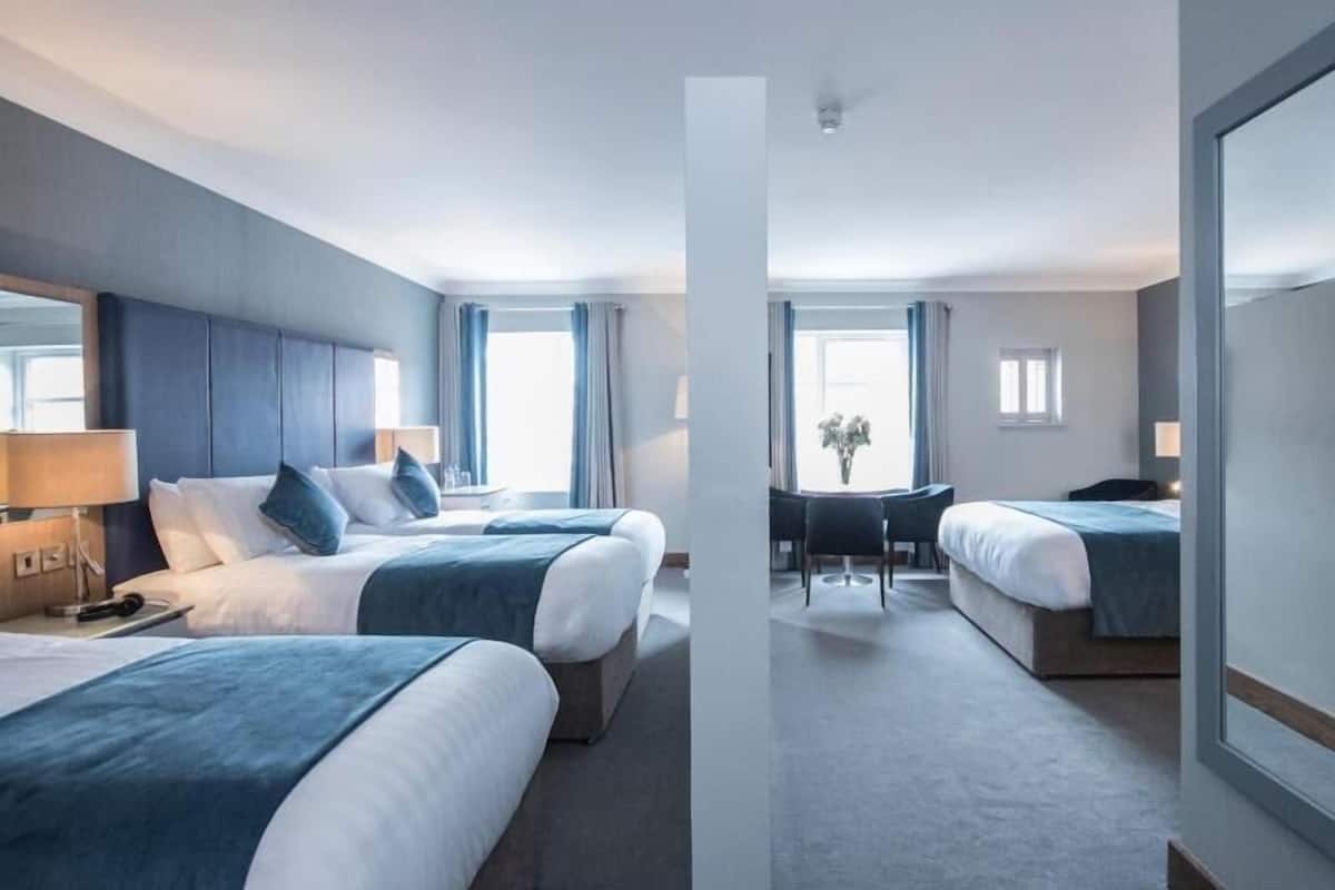 superior family room 2+3 | 1 bedroom, in-room safe, individually decorated, desk