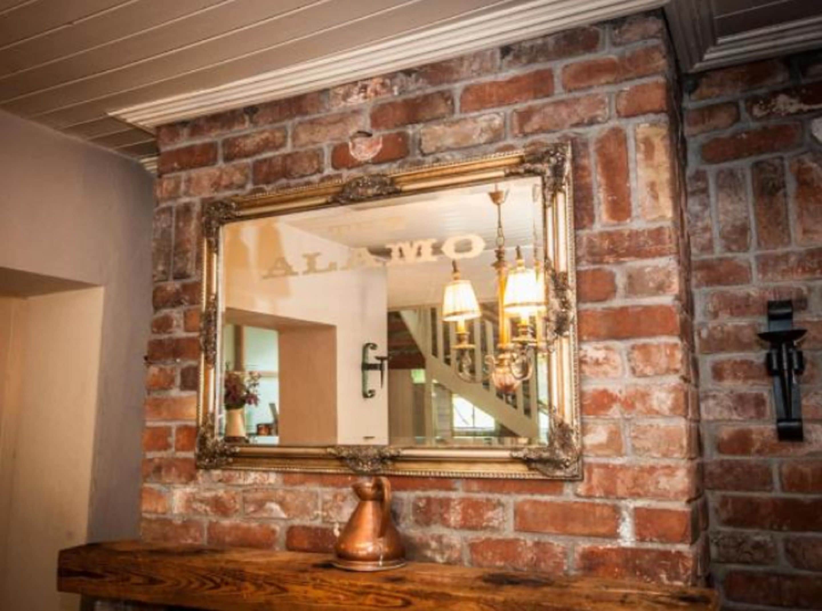 2 restaurants, lunch served