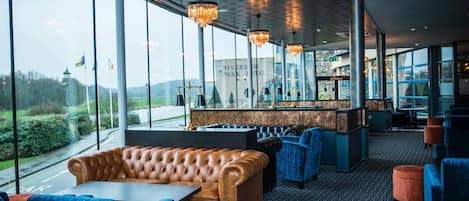Daily full breakfast (EUR 16.95 per person)