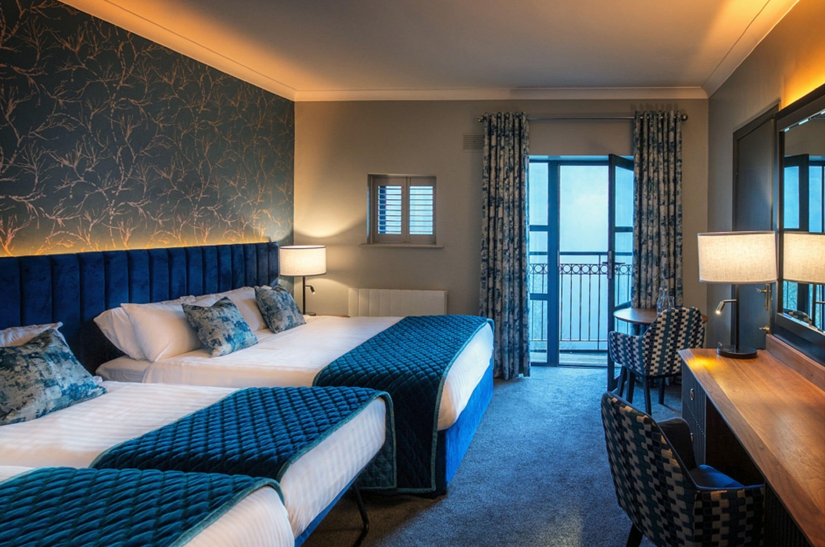 家庭房 (2 Adults + 2 Children) | 客房内保险箱、特色装修、办公桌、熨斗/熨衣板