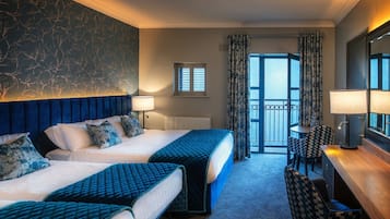 家庭房 (2 Adults + 2 Children) | 客房内保险箱、特色装修、办公桌、熨斗/熨衣板