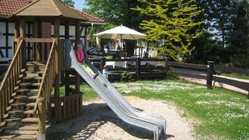Children’s play area – outdoor