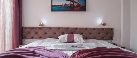 Colchones Select Comfort, minibar y caja de seguridad en la habitación