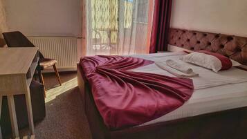 Habitación doble estándar | Camas Select Comfort, minibar y caja de seguridad en la habitación