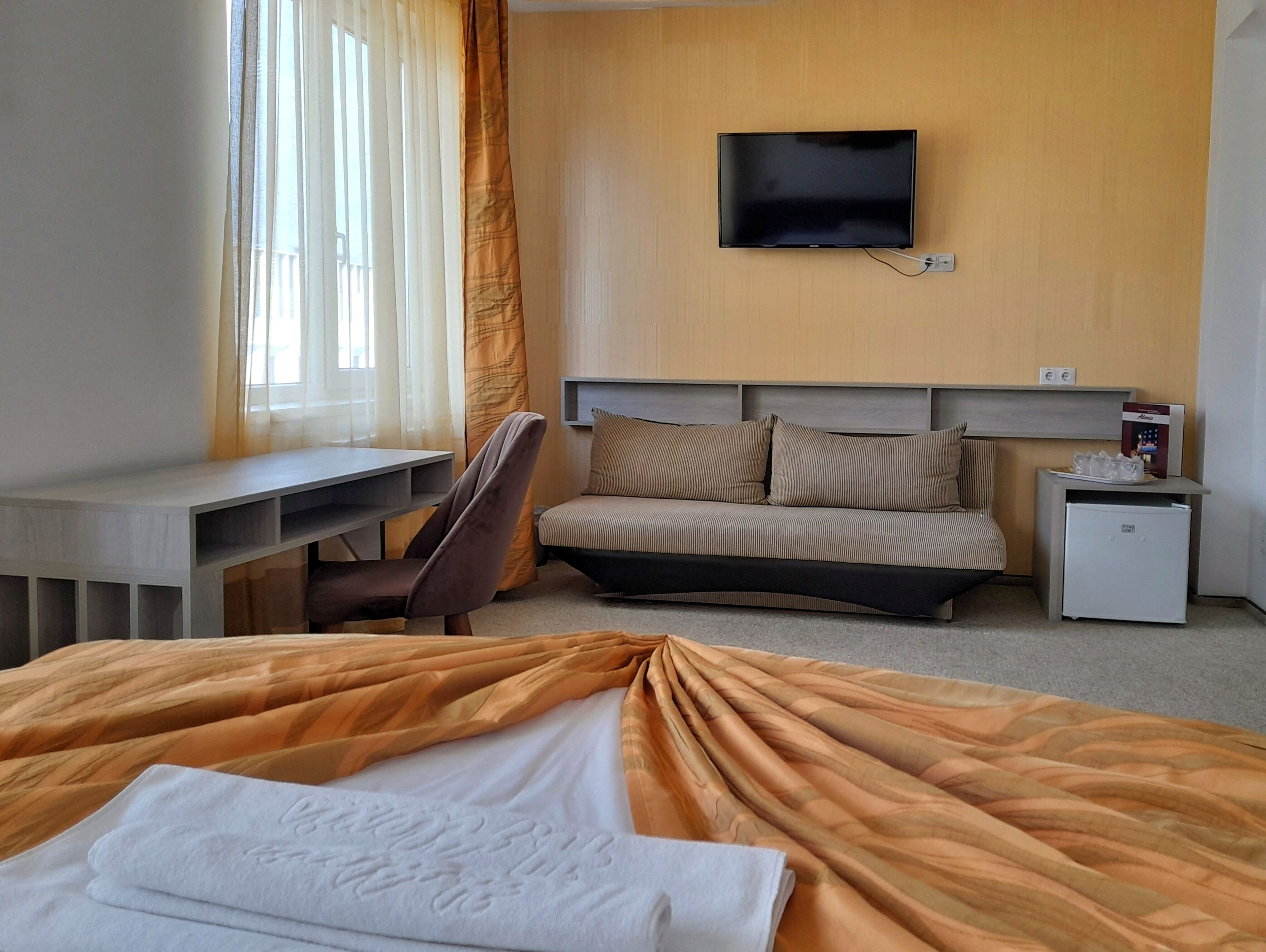 suite | 1 bedroom, select comfort beds, minibar, in-room safe