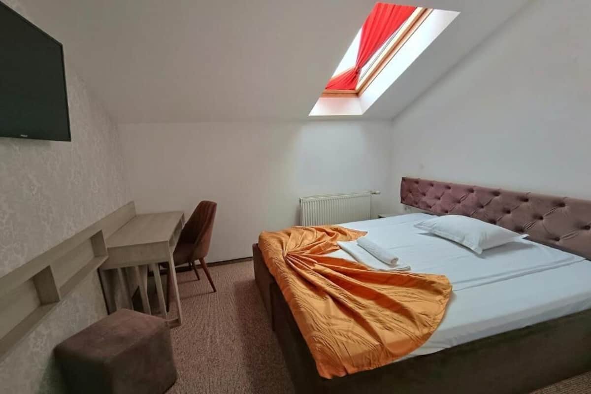 Colchones Select Comfort, minibar y caja de seguridad en la habitación