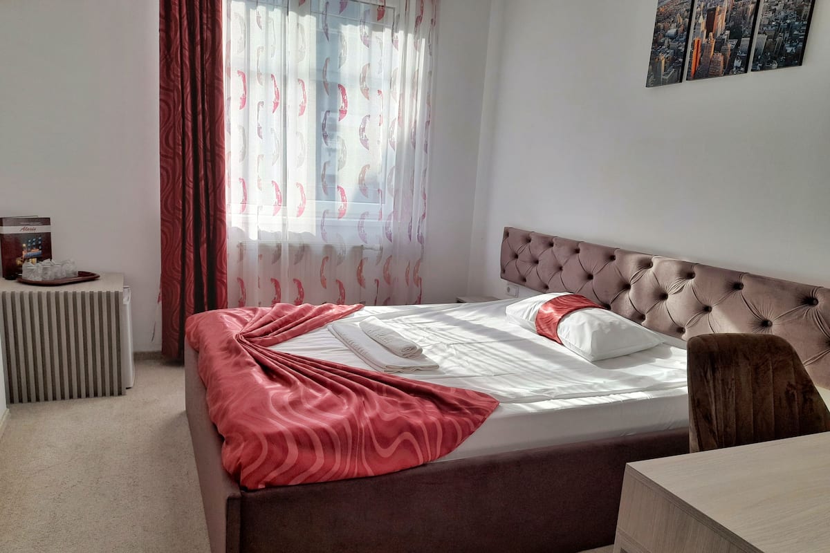 Select Comfort beds, minibar, in-room safe, desk