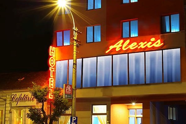 Façade de lâhĂ©bergement - soirĂ©e/nuit