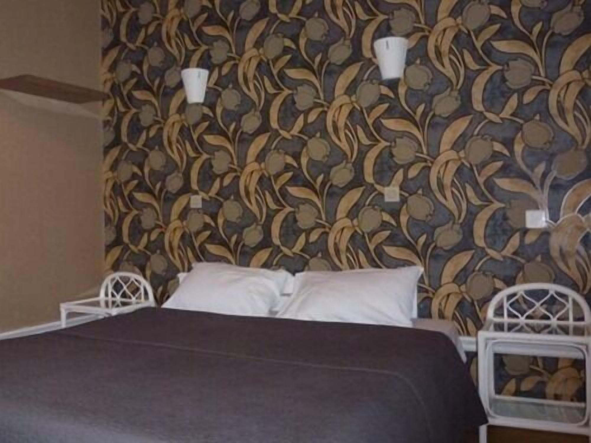 Standard Double or Twin Room Private Bathroom (Manet)