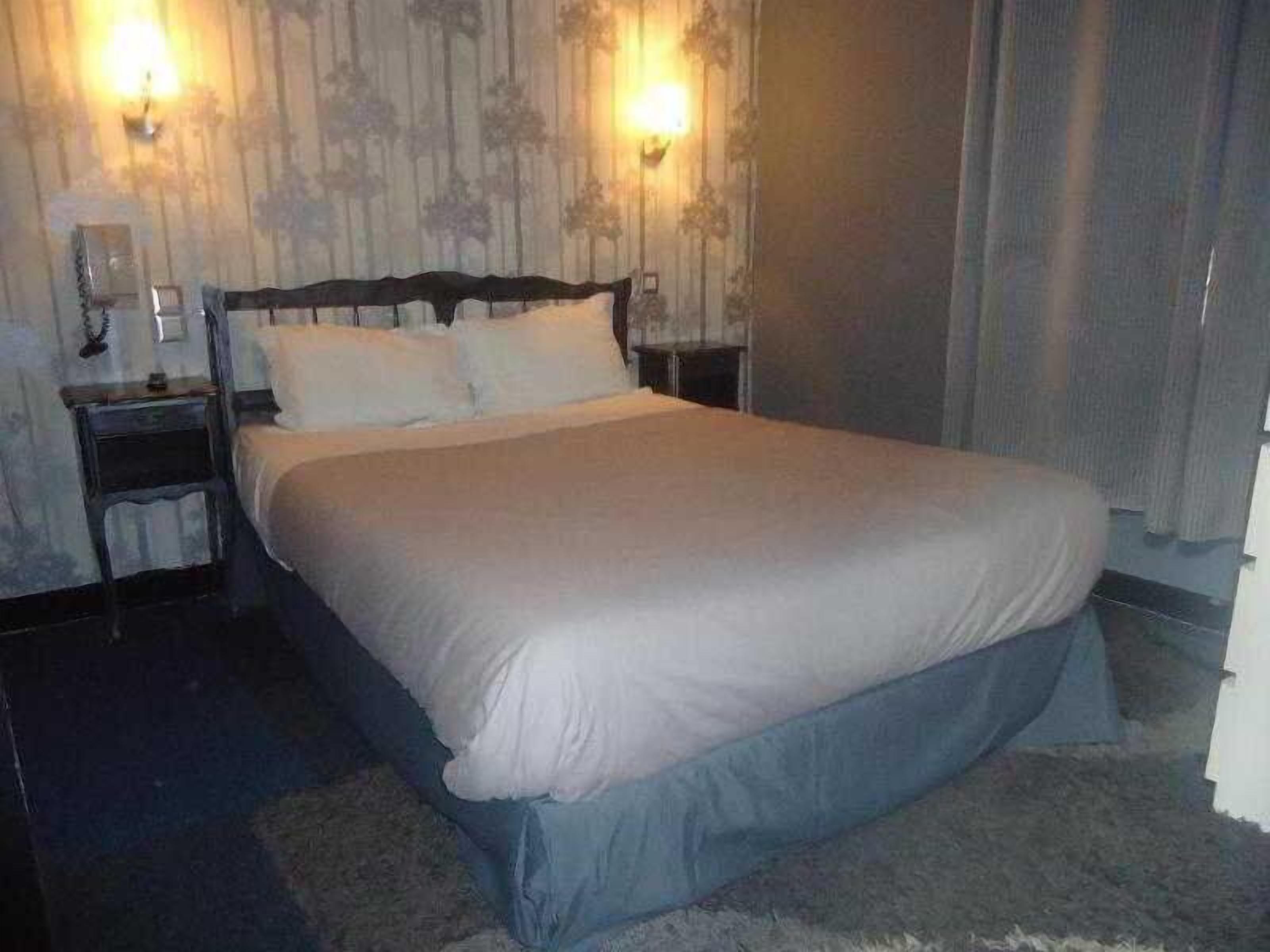 Standard Double Room Private Bathroom (Turner)