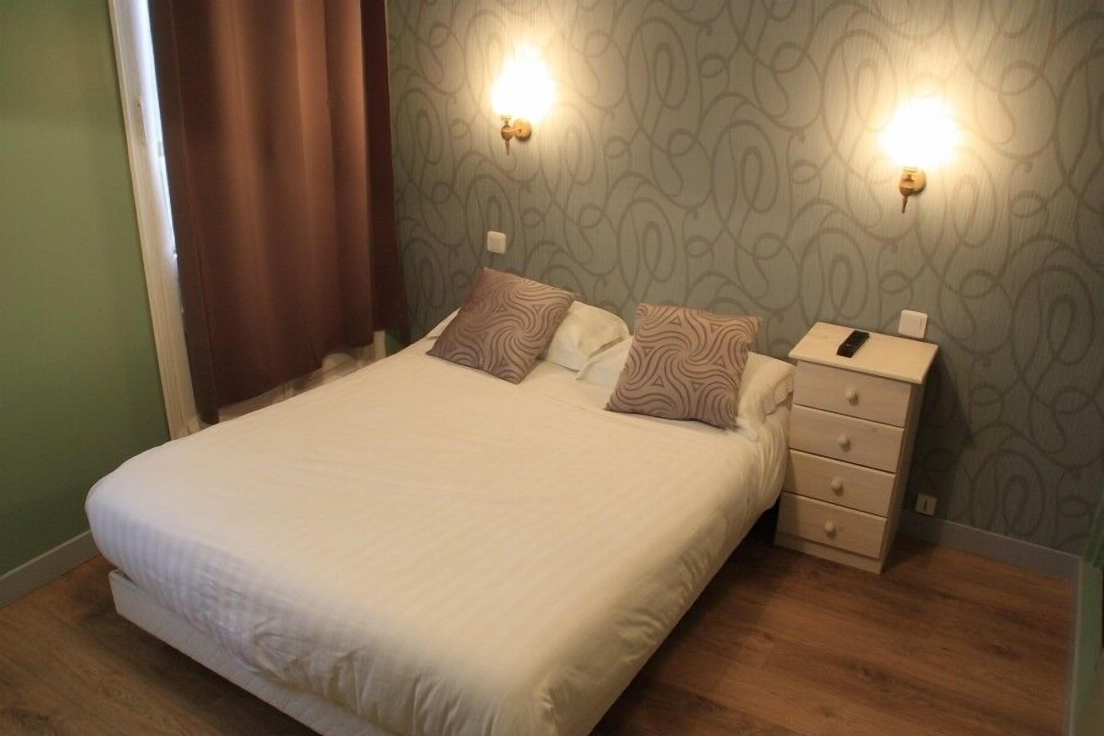 Standard Double Room Private Bathroom (Monet)