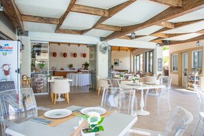 Breakfast, lunch, dinner and brunch served  - Villa Mare Monte (Hersonissos)