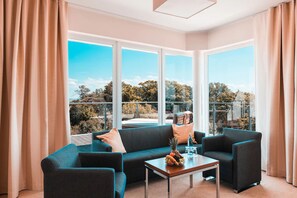 Rom – premier | Minibar (inkludert), safe på rommet og strykejern/-brett