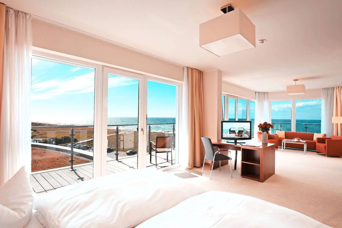 deluxe double room | 1 bedroom, free minibar, in-room safe, iron/ironing board