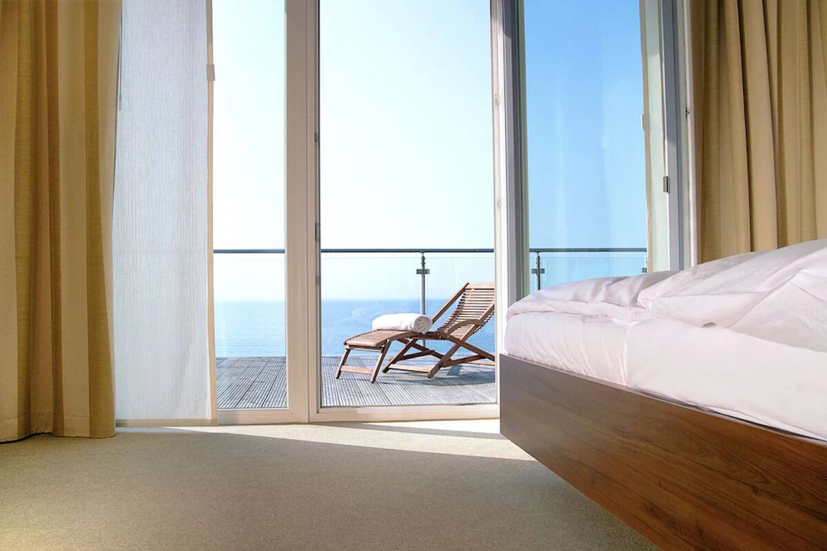 deluxe double room | 1 bedroom, free minibar, in-room safe, iron/ironing board