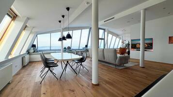 Loft | Minibar gratis, brankas, setrika/meja setrika, dan Wi-Fi gratis