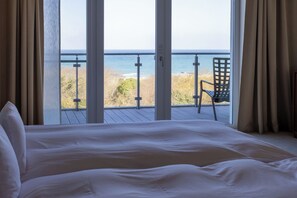Free minibar, in-room safe, iron/ironing board, free WiFi - THE GRAND Ahrenshoop (Ostseebad Ahrenshoop)