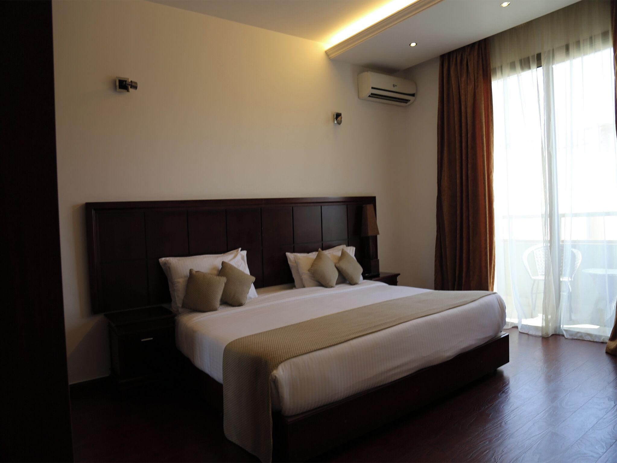 deluxe double or twin room, 1 bedroom | 1 bedroom, minibar, in-room safe, desk
