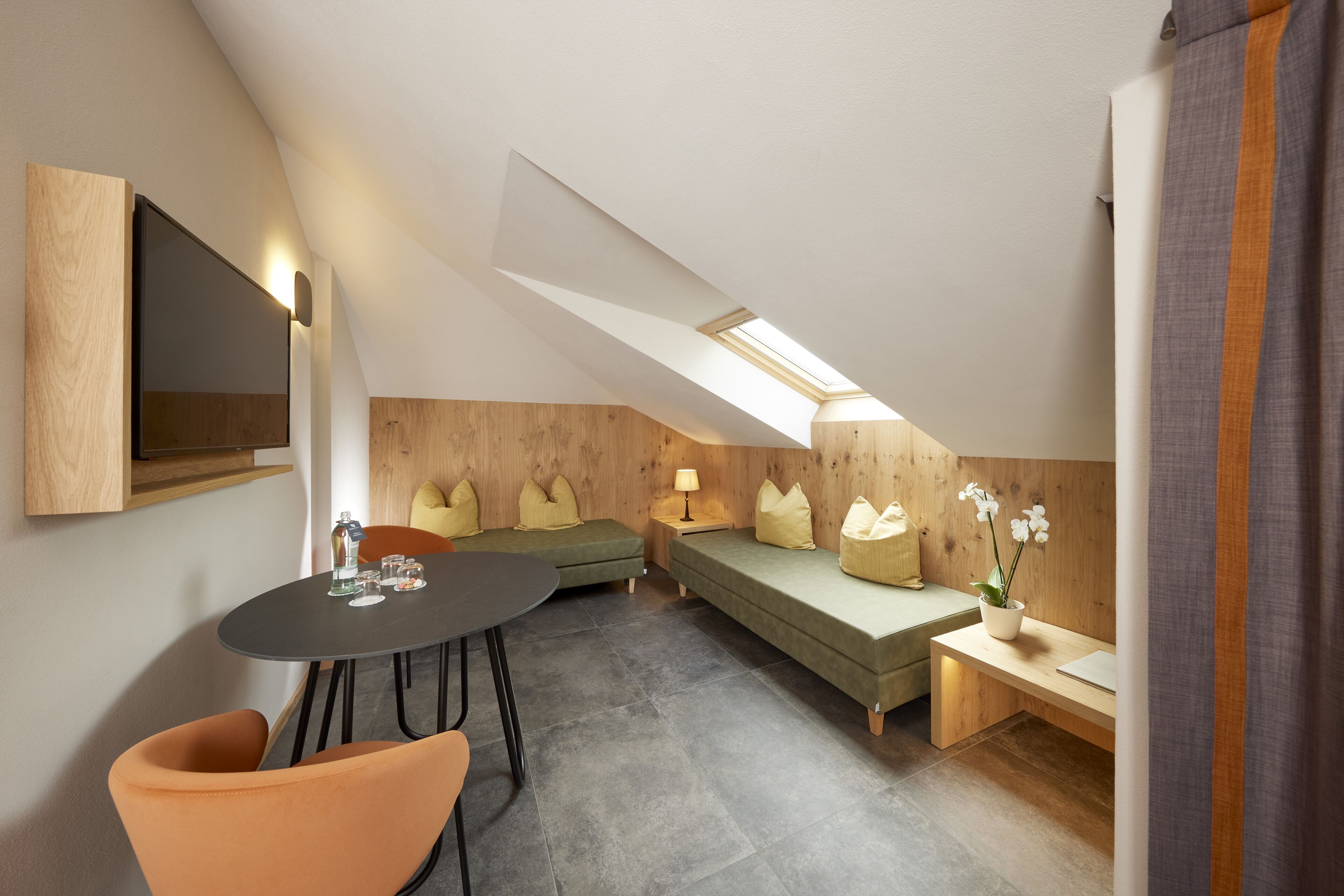 junior studio suite | 1 bedroom, minibar, in-room safe, desk