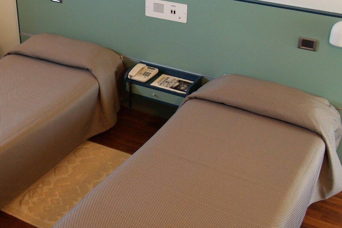 أغطية فراش متميزة وألحفة محشوة بالريش وأسرّة سليكت كومفورت وميني بار