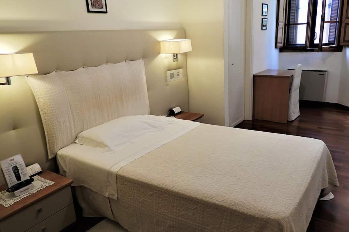 Single Room | Premium bedding, down comforters, Select Comfort beds, minibar