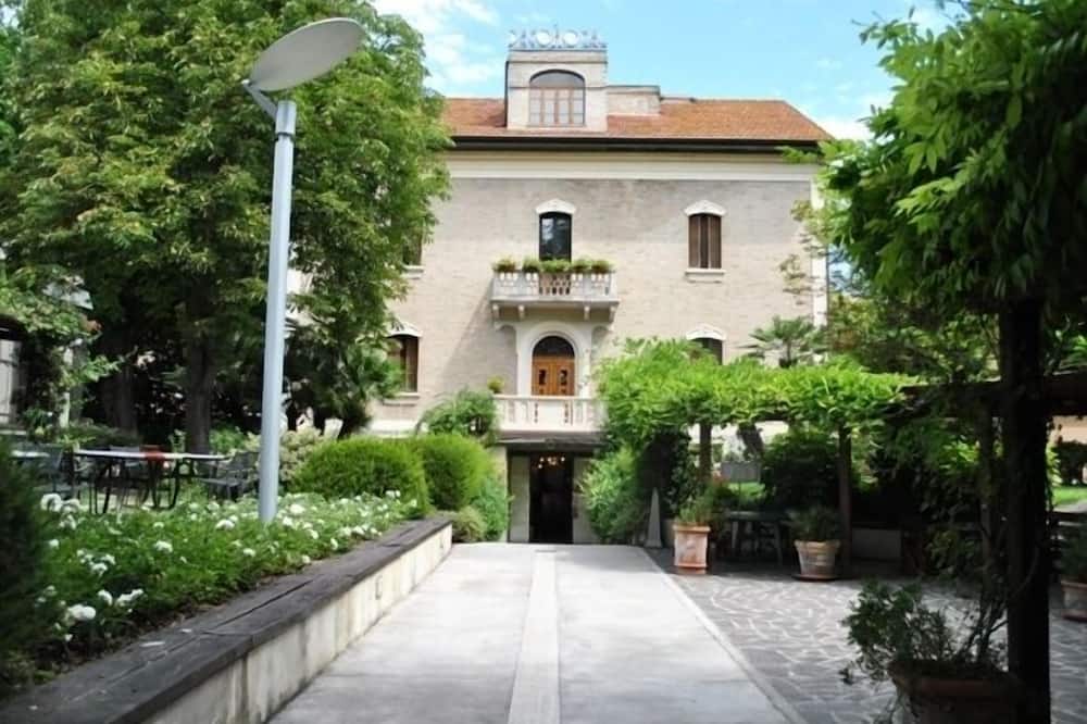 Deco Hotel