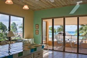 テレビ、DVD プレーヤー