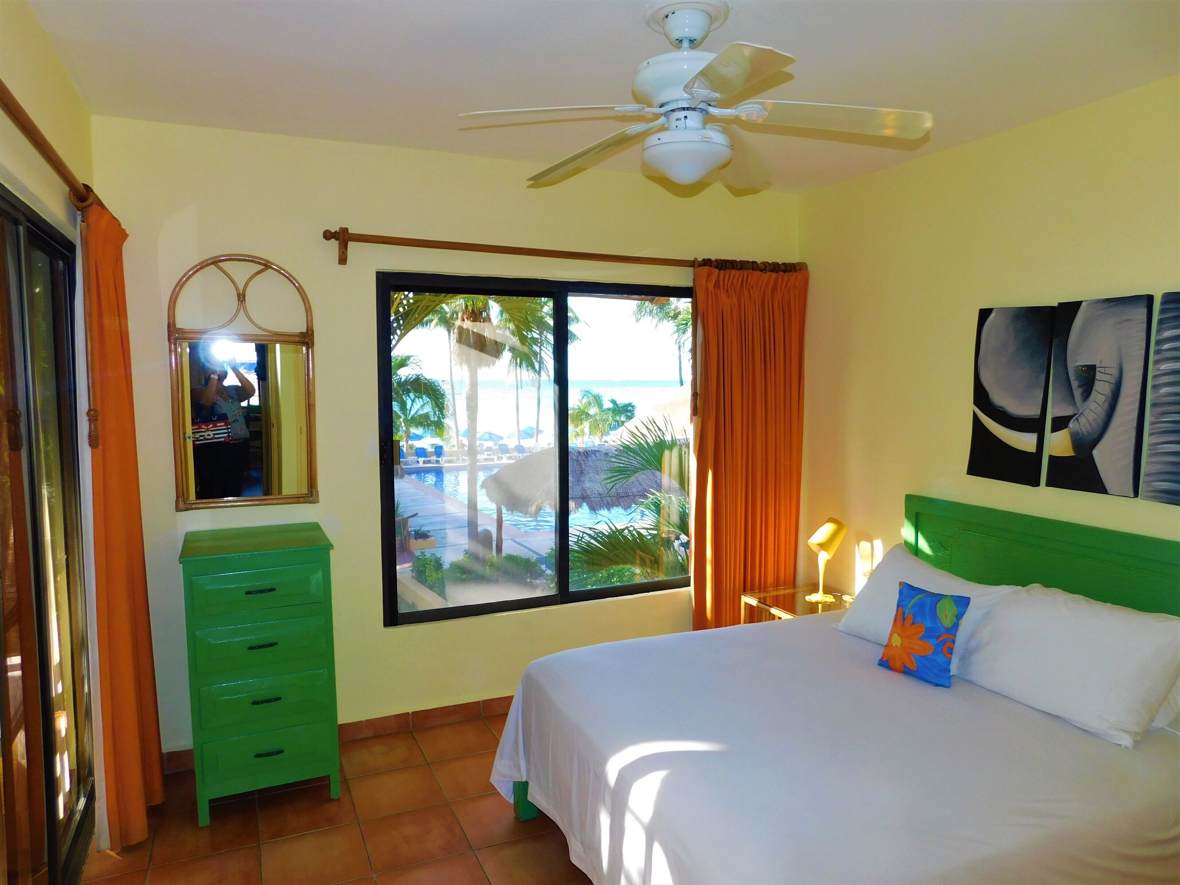Condo Deluxe, 2 phòng ngủ, quang cảnh biển | Nệm có lớp đệm bông, két bảo mật tại phòng, trang trí khác biệt 