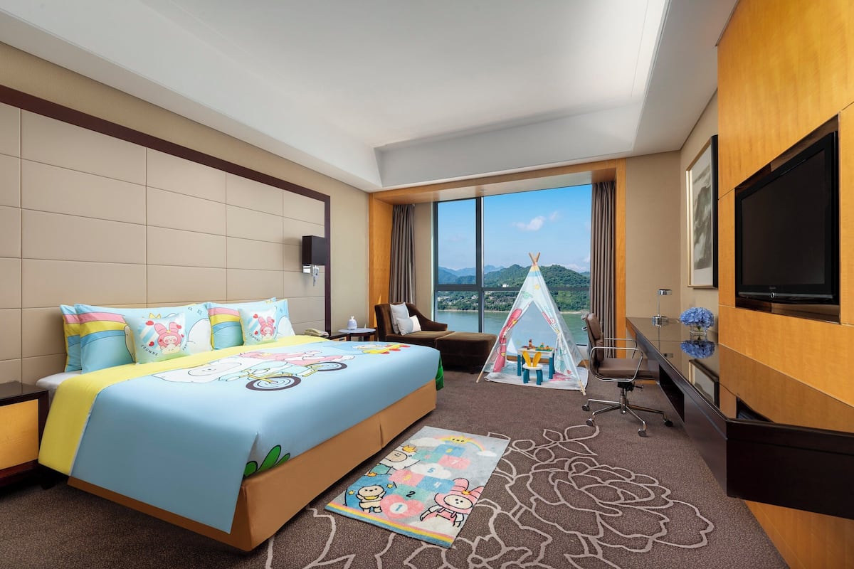 Chambre Standard, 1 trĂšs grand lit, vue fleuve (Kids Theme)