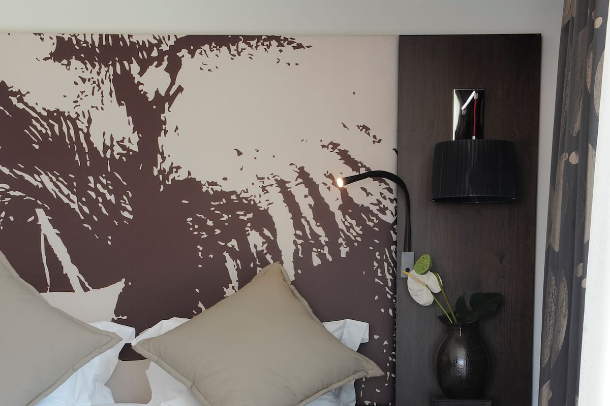 Premium bedding, in-room safe, desk, blackout curtains