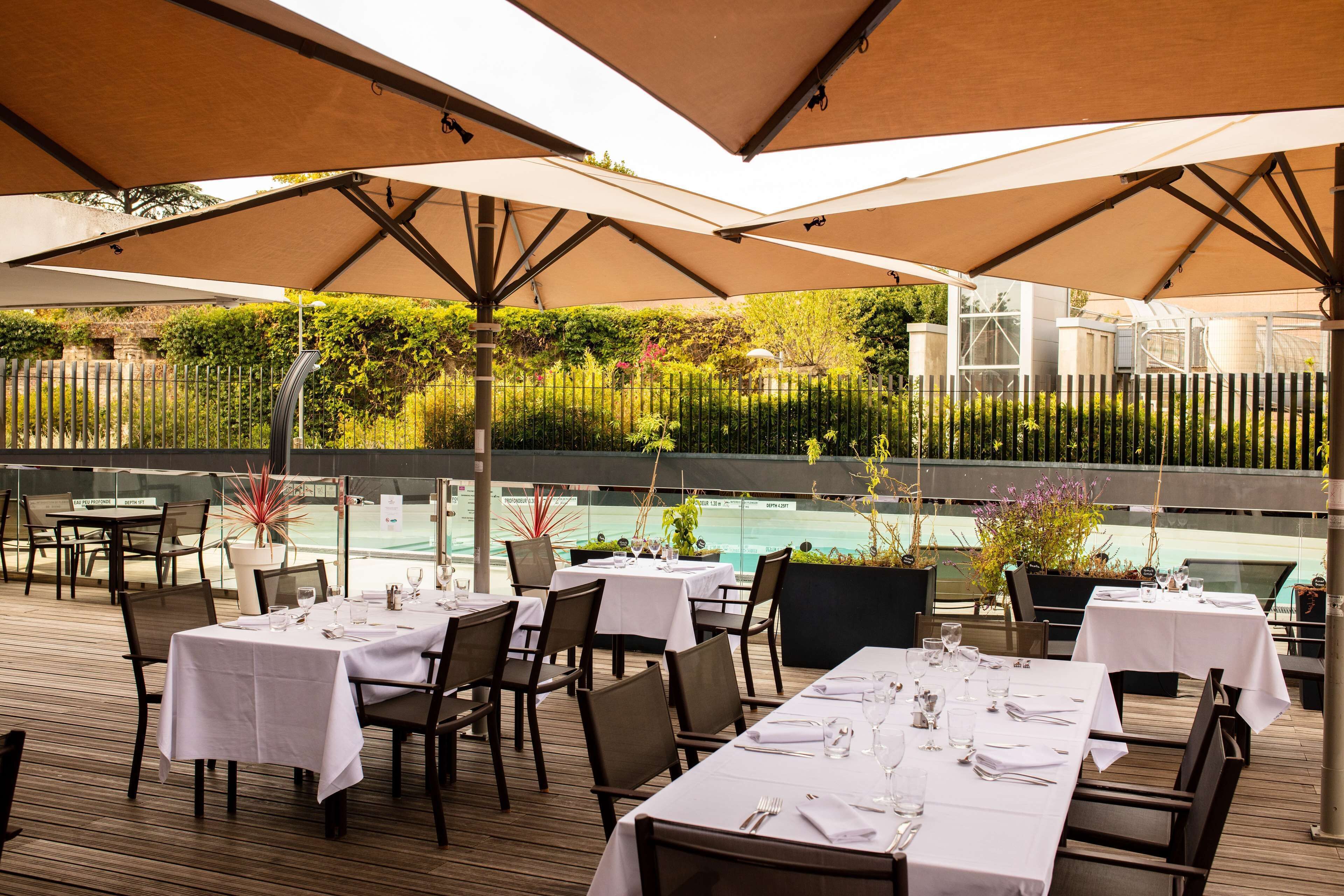 Breakfast, lunch, dinner served; Italian cuisine 