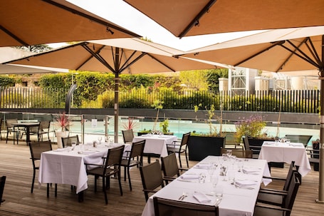 Se sirven desayunos, almuerzos y cenas; cocina italiana