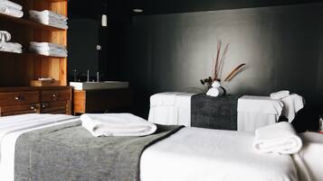 Couples treatment rooms, body treatments, aromatherapy