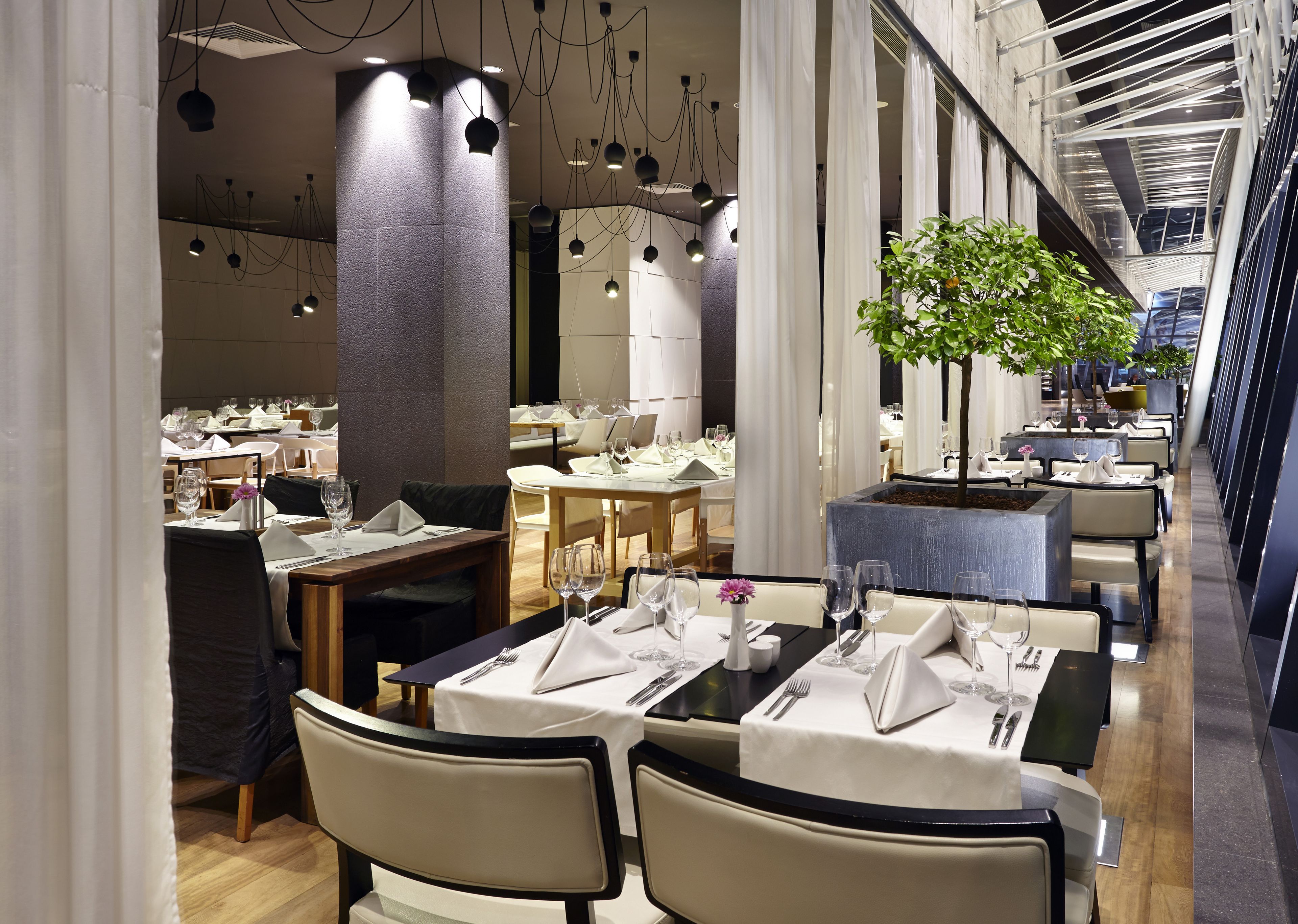 breakfast, lunch, dinner served; international cuisine