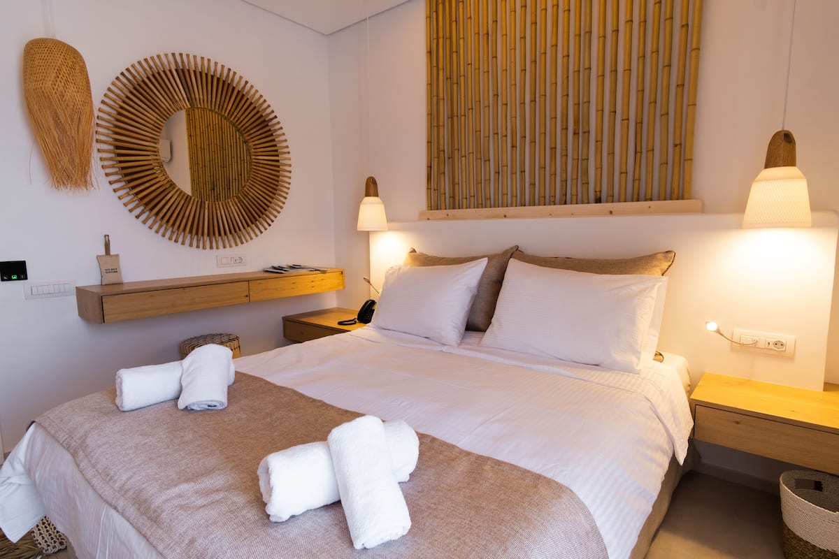 Superior-Doppelzimmer, Poolblick | Daunenbettdecken, Pillowtop-Betten, Minibar, Zimmersafe