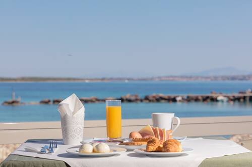 Frukost, lunch, middag och brunch serveras